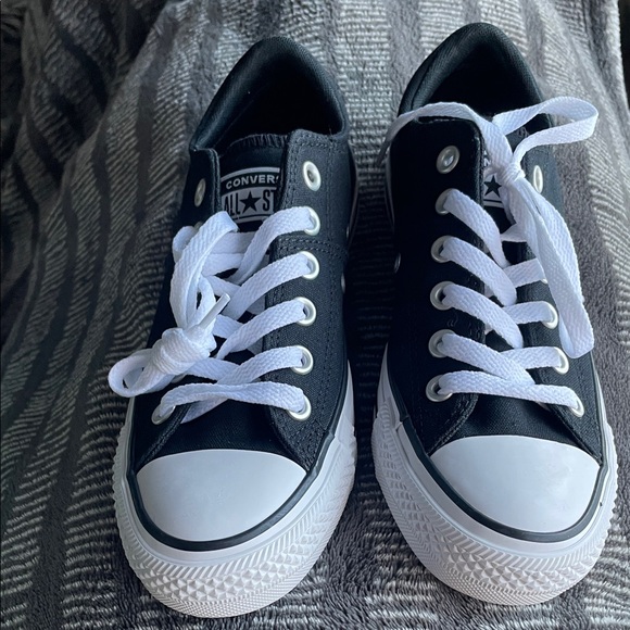 Classic Black and White Canvas Sneakers - Picture 3 of 6